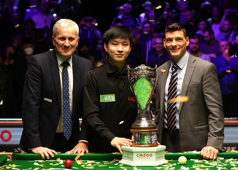 向鹏发球 向鹏发球